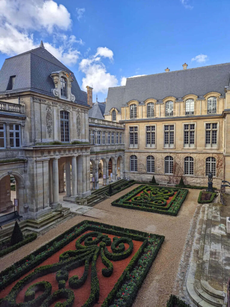 Courtyard entrance of Musée Carnavalet in Paris