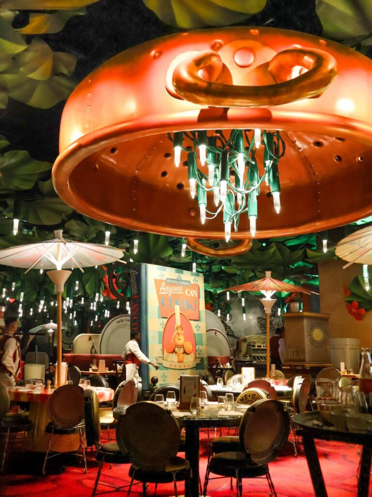 Dining room inside Bistrot Chez Rémy