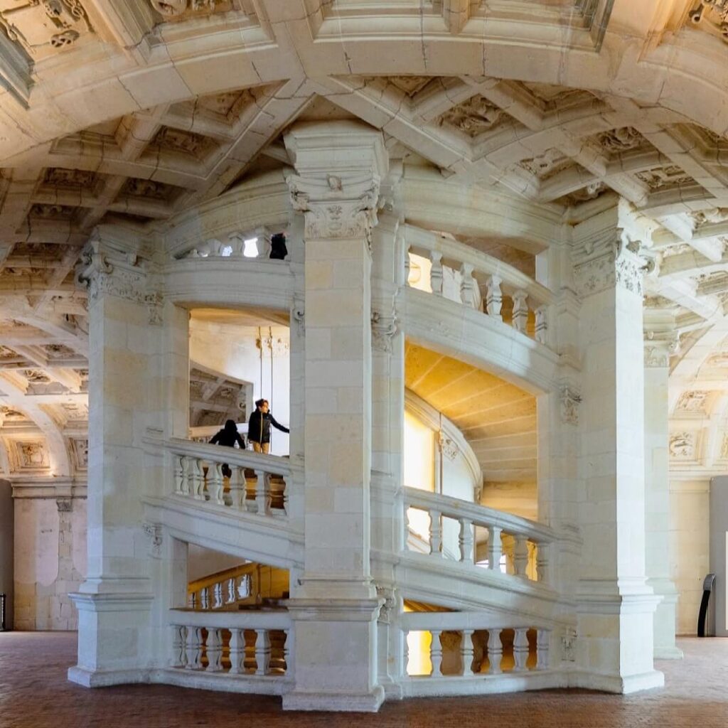 Double-helix staircase inside Château de Chambord