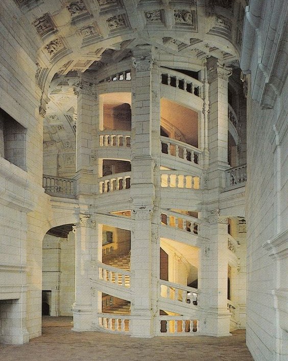 Double-helix staircase inside Château de Chambord