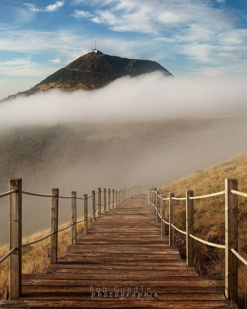 Cloudy weather reducing visibility at Puy de Dôme