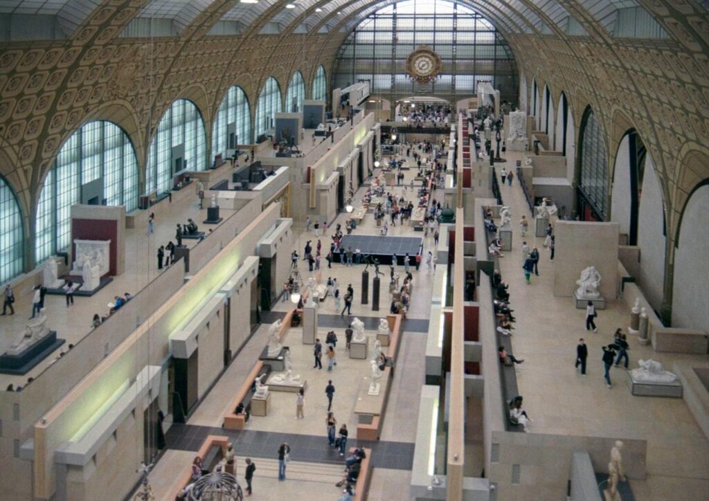 Crowded midday atmosphere inside Musée d'Orsay