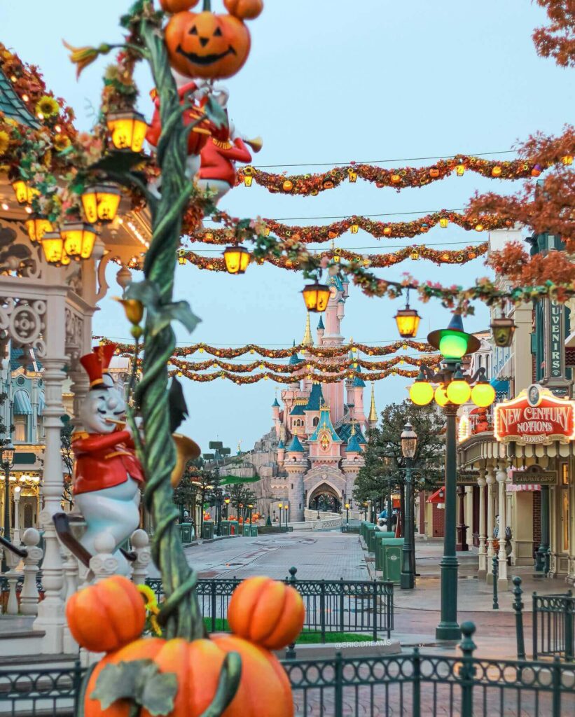 Halloween decorations on Main Street at Disneyland Paris