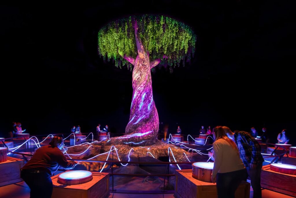 Nighttime show with lights and projections at Futuroscope