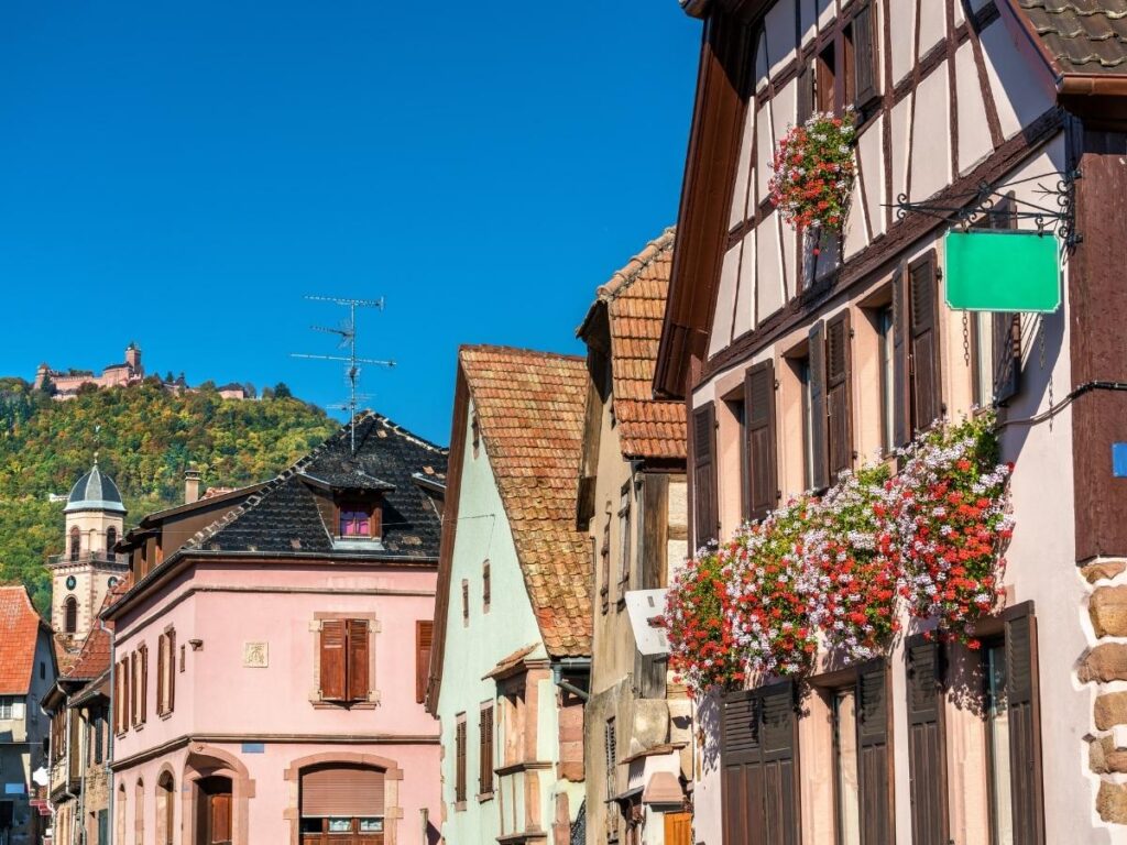 Outdoor café near Château du Haut-Kœnigsbourg in Alsace