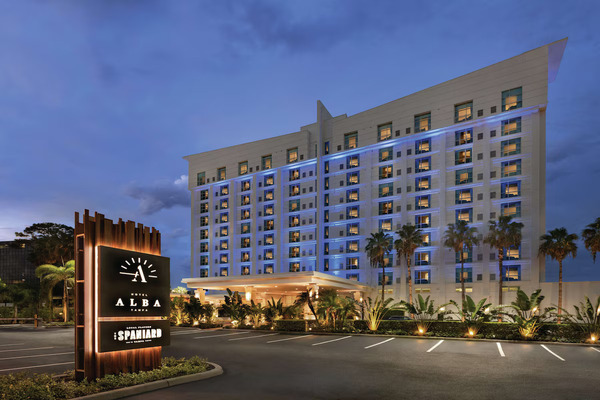 Chic view of Hotel Alba Tampa, Tapestry Collection by Hilton featuring stylish modern décor, vibrant social spaces, tropical-inspired design, and an Insta-worthy boutique stay experience in Westshore Tampa.