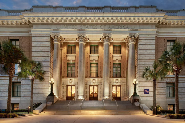Historic Le Méridien Tampa, The Courthouse featuring restored courthouse architecture, elegant boutique hotel interiors, luxurious modern décor, and sophisticated downtown Tampa ambiance.