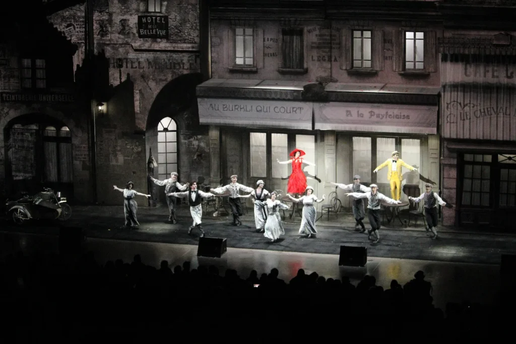 Emotional stage performance during Le Mime et l’Étoile at Puy du Fou