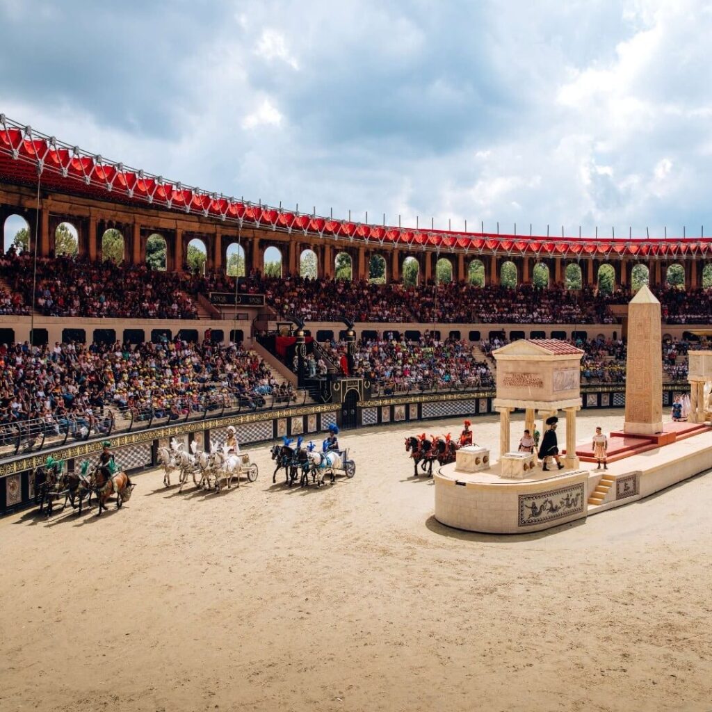 Gladiators and chariot race during Le Signe du Triomphe at Puy du Fou