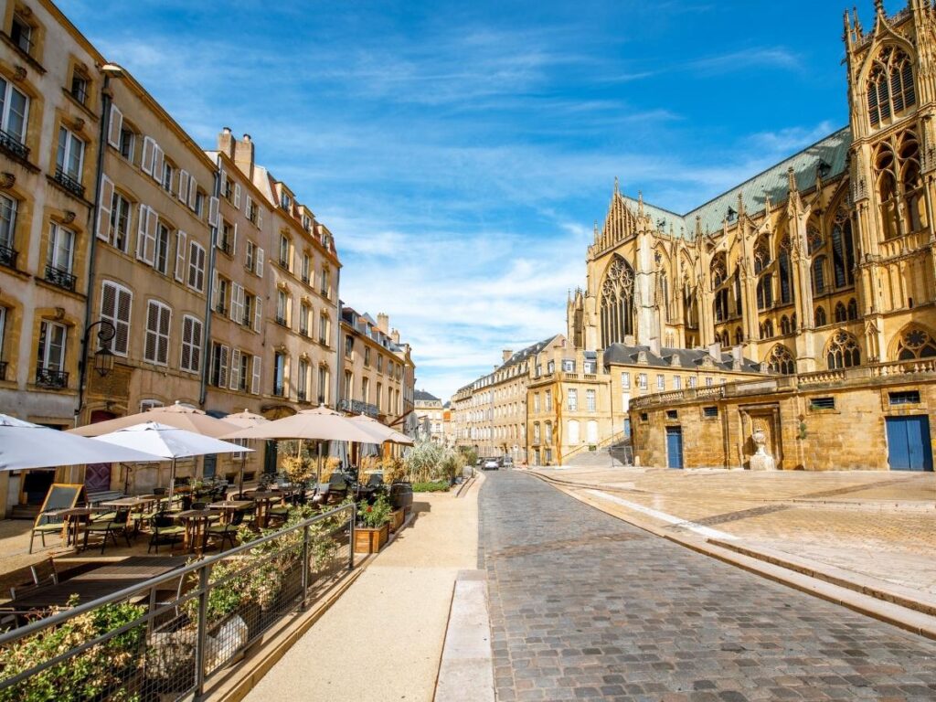 Outdoor café near Metz Cathedral in Place d’Armes