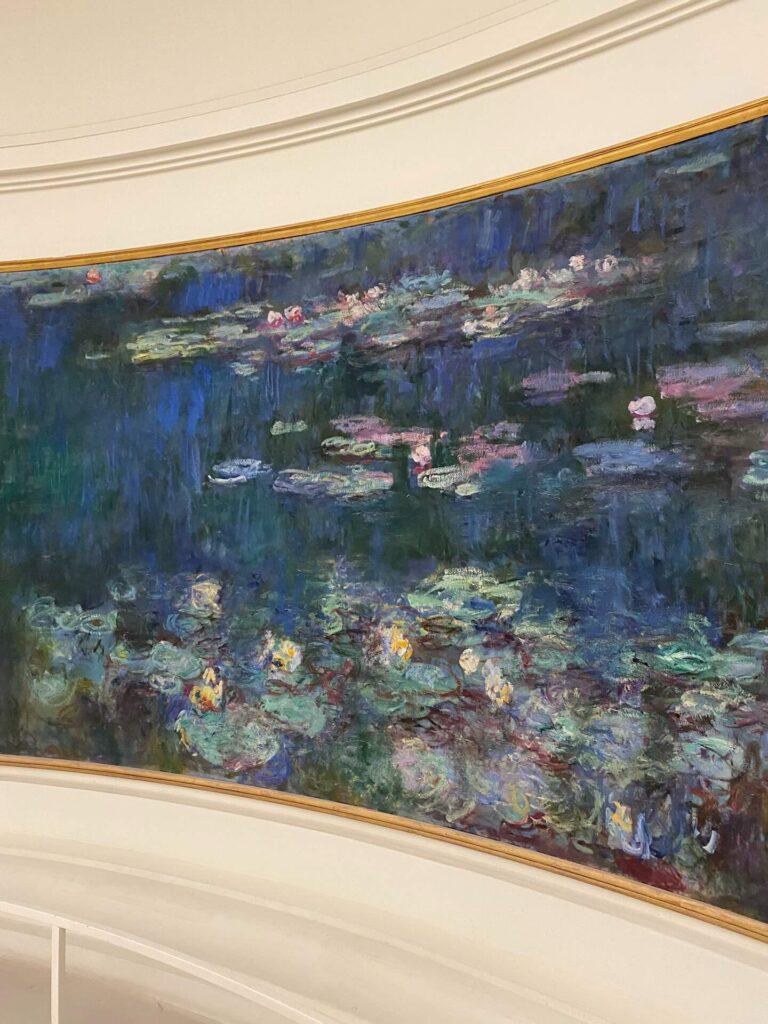 Panoramic view of Monet Water Lilies rooms inside Musée de l'Orangerie