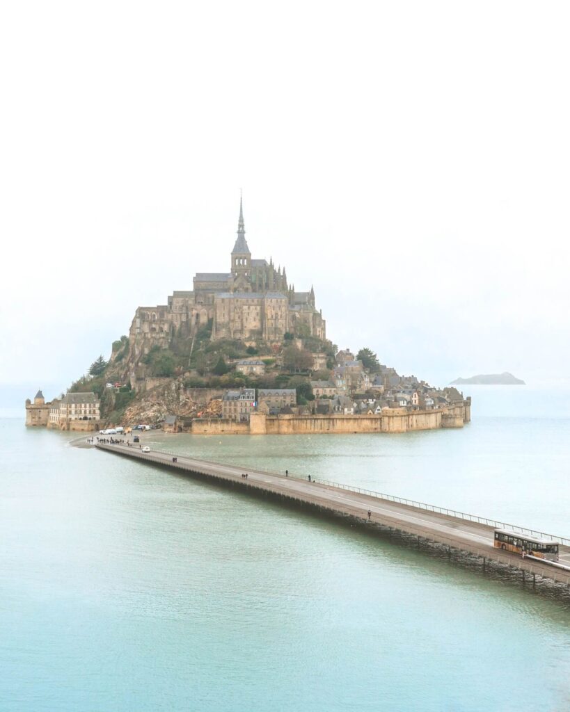 Free shuttle near the Mont Saint Michel causeway