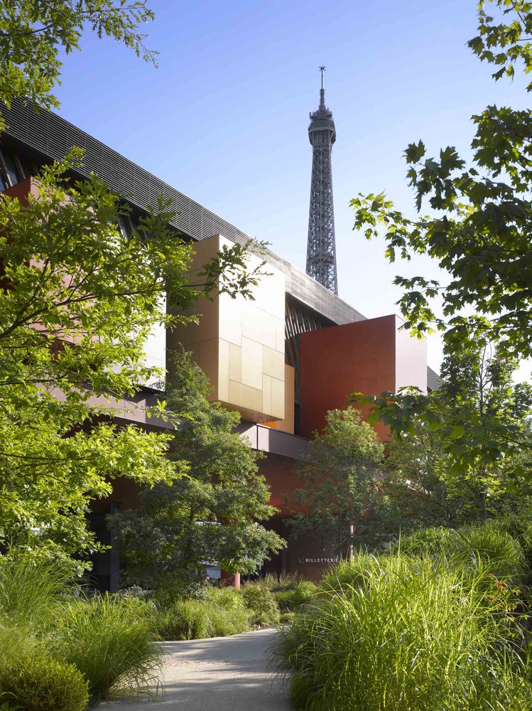Peaceful gardens outside Musée du quai Branly