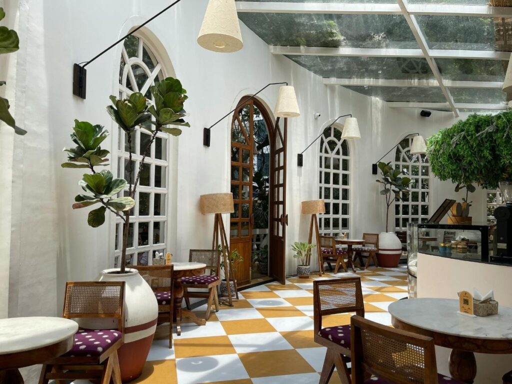 Coffee and pastries near Musée de l'Orangerie