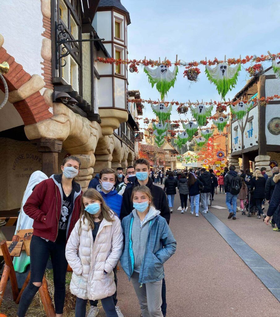 Quiet morning crowds at Parc Astérix before peak visitor hours
