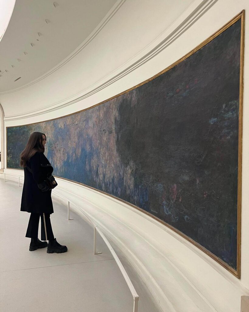 Calm interior gallery inside Musée de l'Orangerie in Paris