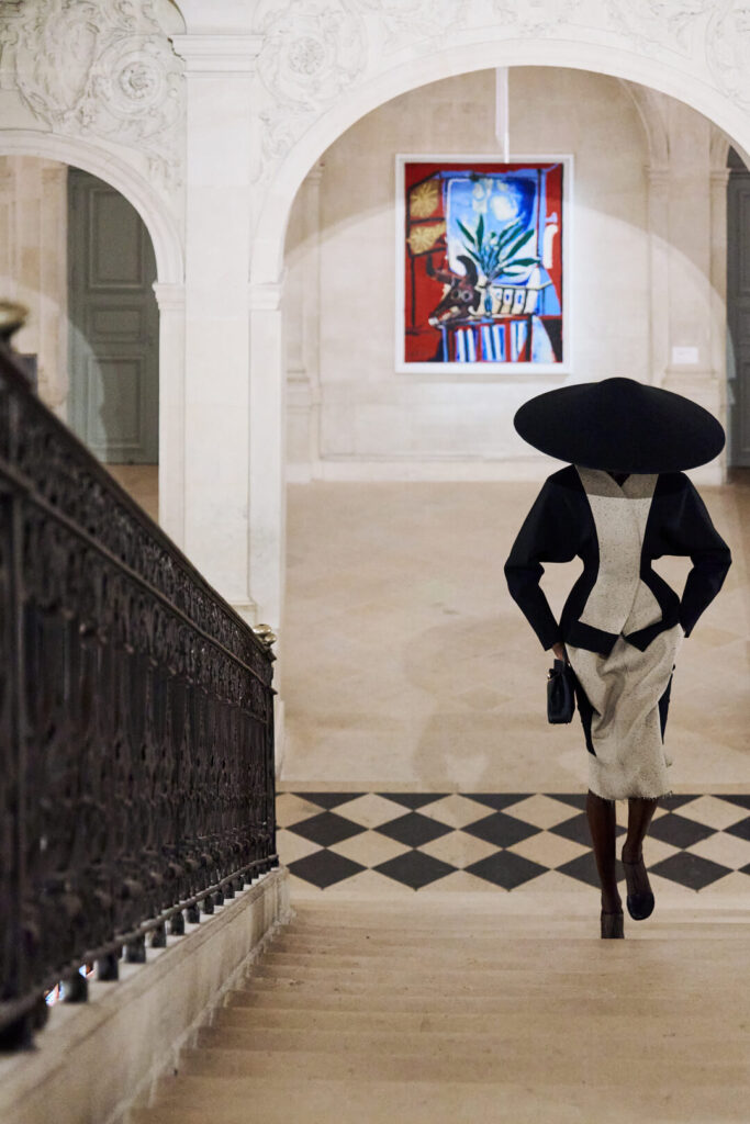 Visitors exploring quiet galleries inside Musée Picasso Paris