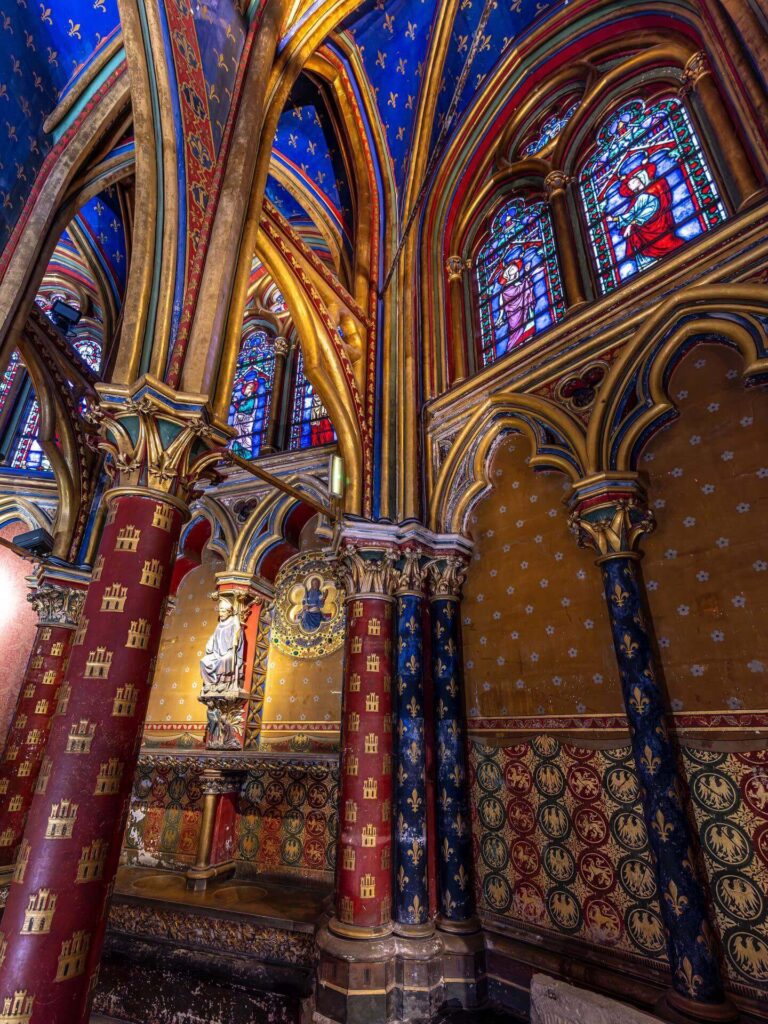 Calm atmosphere inside Sainte-Chapelle upper chapel