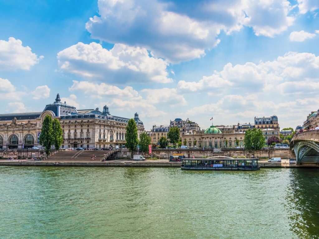 Walking path along the Seine near Musée d'Orsay