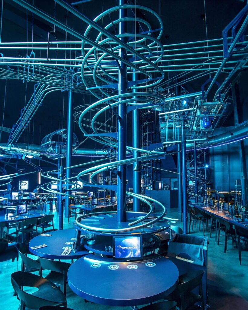 Meals delivered on tracks at Space Loop restaurant in Futuroscope