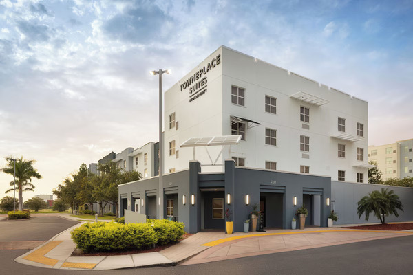 Contemporary TownePlace Suites by Marriott Tampa Westshore/Airport featuring spacious extended-stay suites, modern kitchen amenities, outdoor pool area, and convenient accommodations near Tampa International Airport.