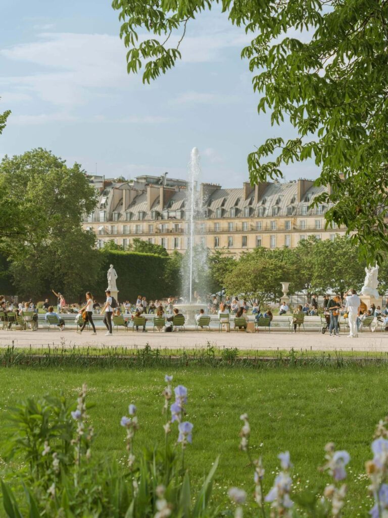 Fountain and pathways in Jardin des Tuileries