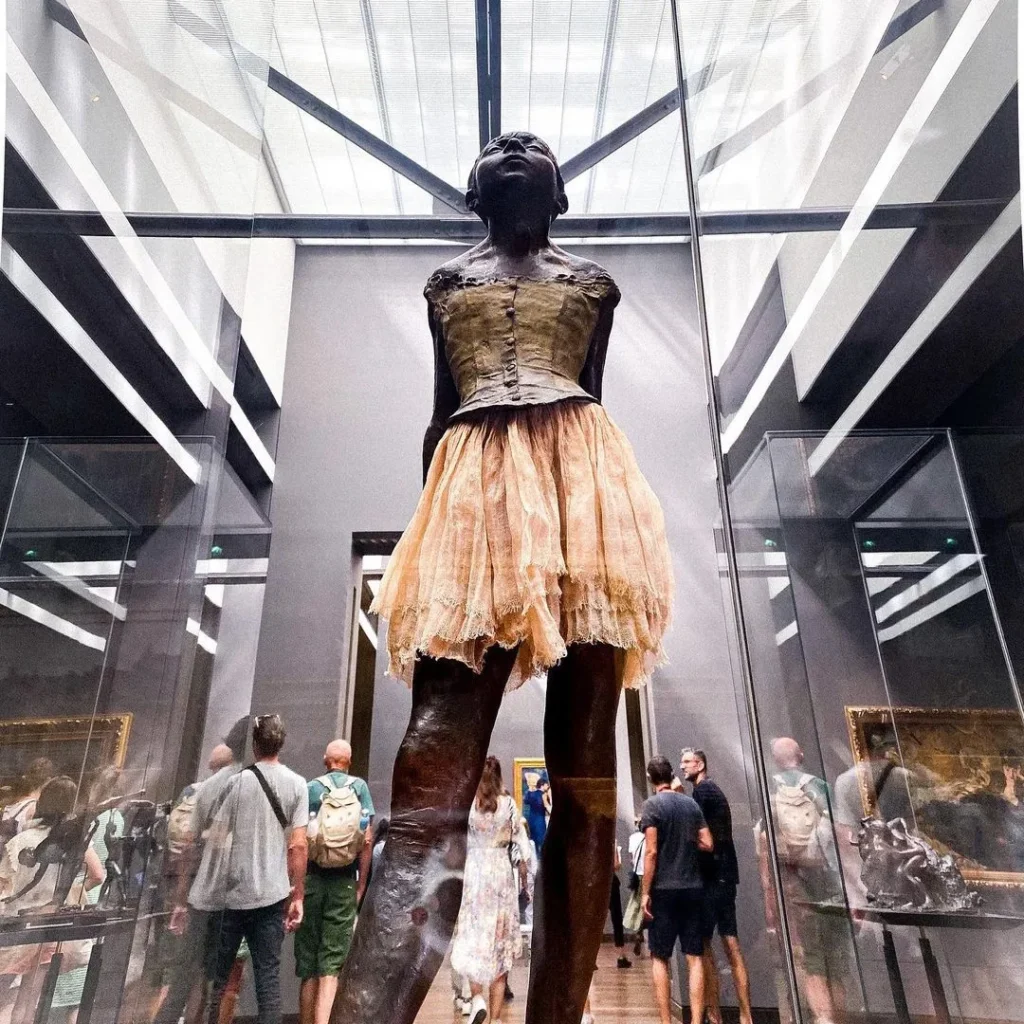 Visitor walking through immersive gallery at Musée du quai Branly