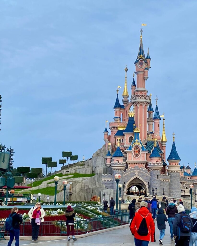 Couple enjoying a relaxed two-day Disneyland Paris trip