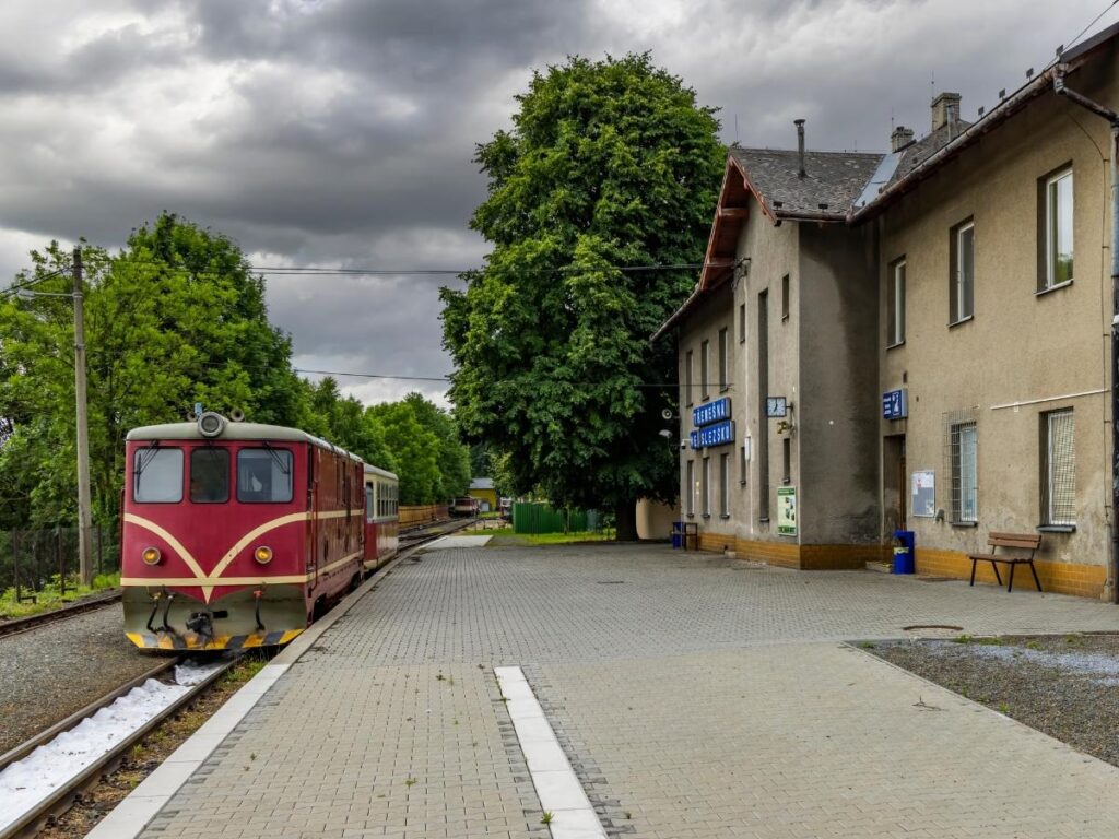 Walking route from Beaune train station to the historic town center