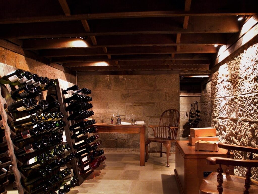 Burgundy wine cellar and tasting experience in Beaune