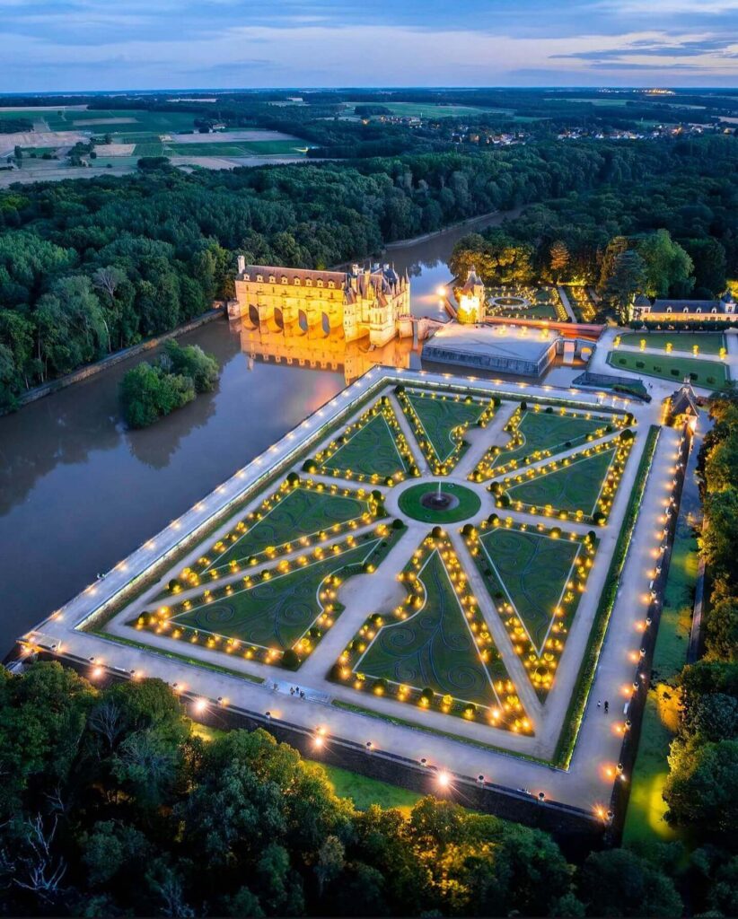 Flower garden supplying arrangements for Château de Chenonceau
