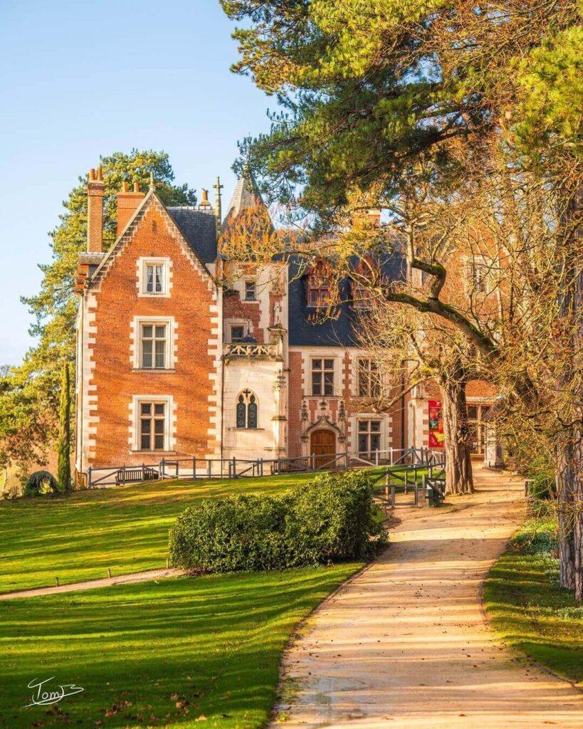 Clos Lucé and Château d'Amboise, two highlights of a day trip to Amboise