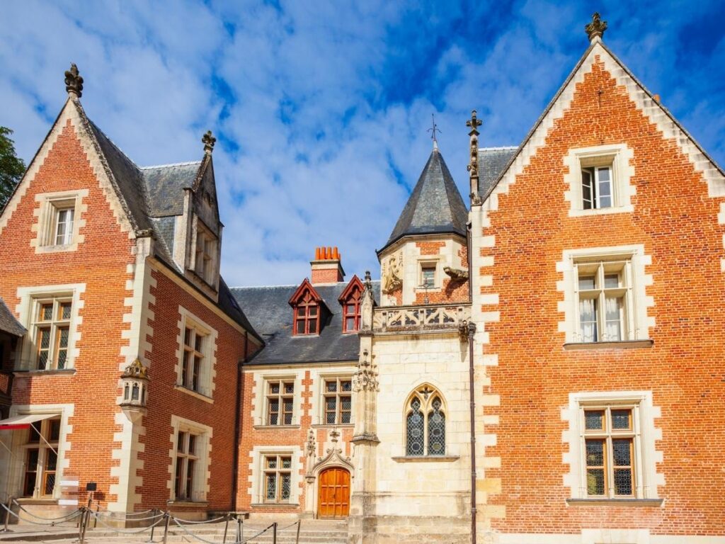 Clos Lucé and Château d'Amboise connected by Leonardo da Vinci's history