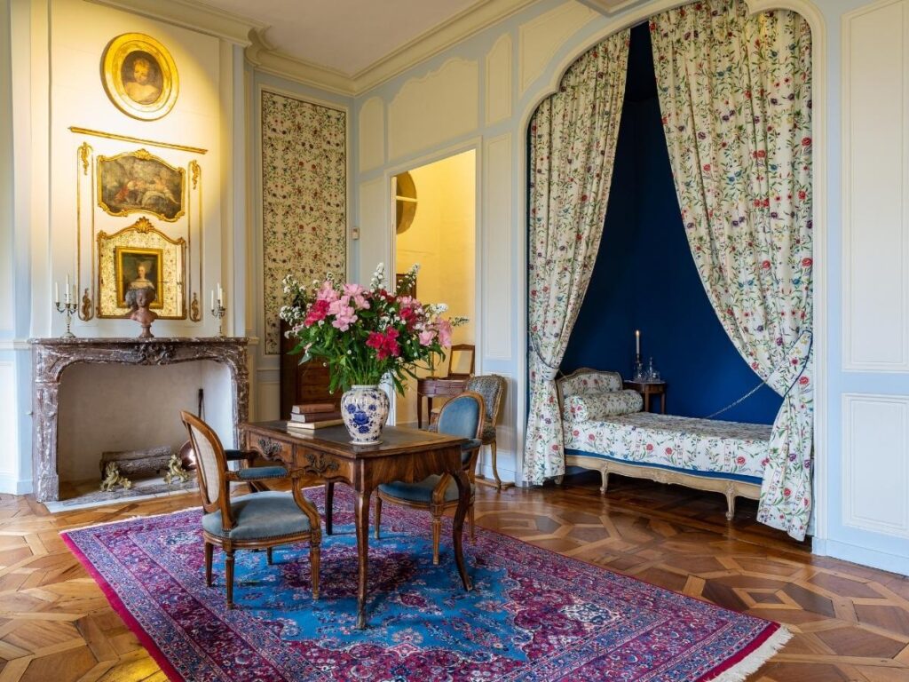 Grand Salon inside Château de Villandry featuring period furnishings and artwork