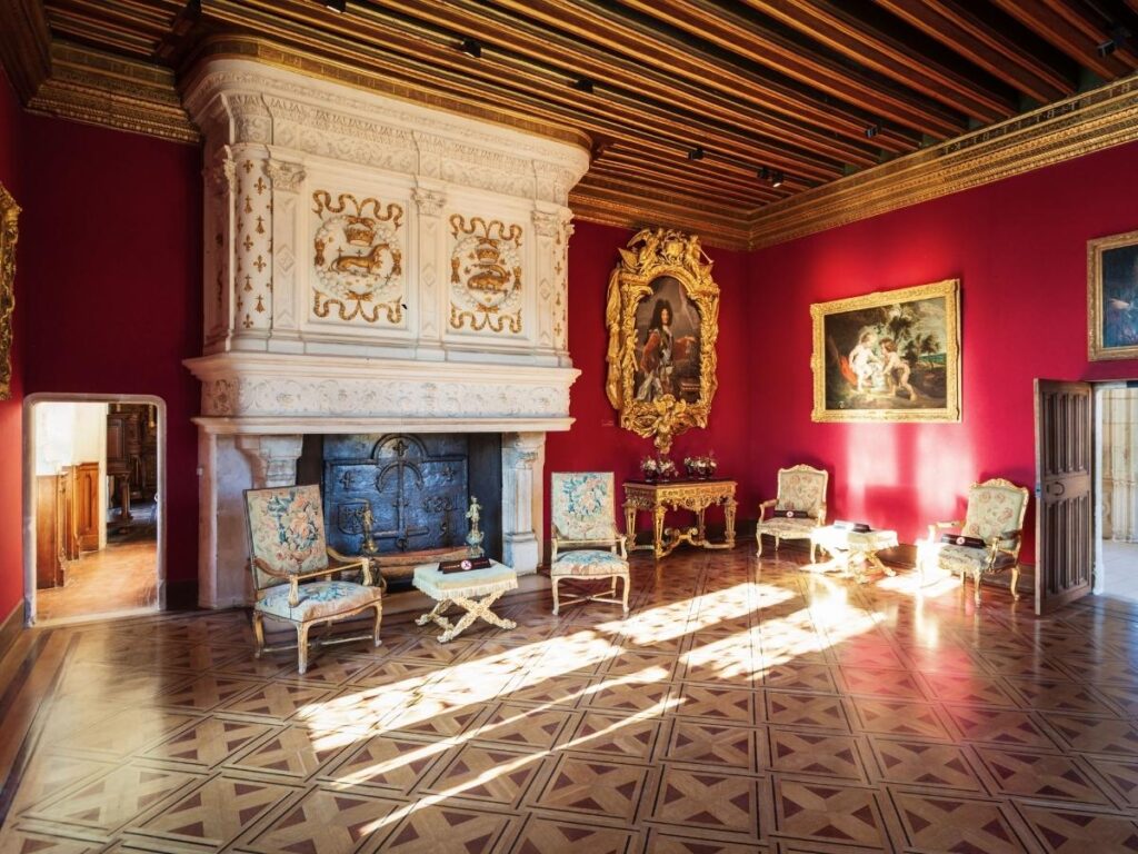 Library inside Château de Chenonceau with historic furnishings