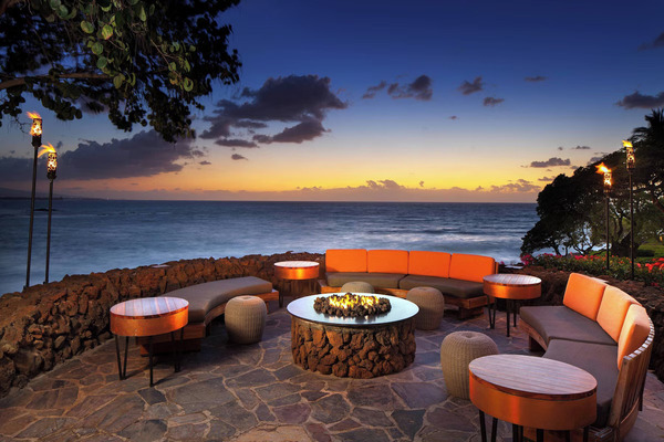 Historic oceanfront view of Mauna Kea Beach Hotel, Autograph Collection, featuring its iconic white-sand beach, elegant mid-century architecture, turquoise waters, and timeless Hawaiian resort atmosphere.