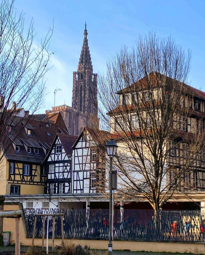 place-de-la-cathedrale-strasbourg