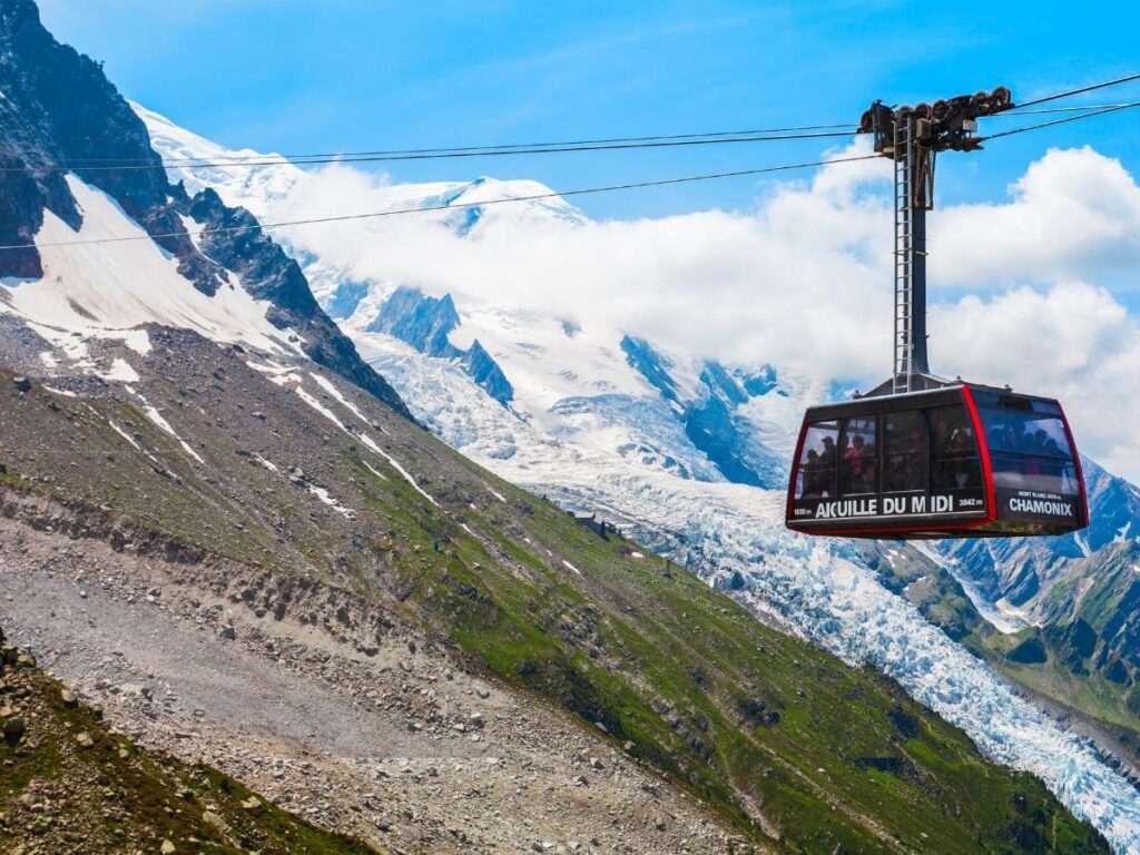 Cable car approaching Plan de l'Aiguille above Chamonix