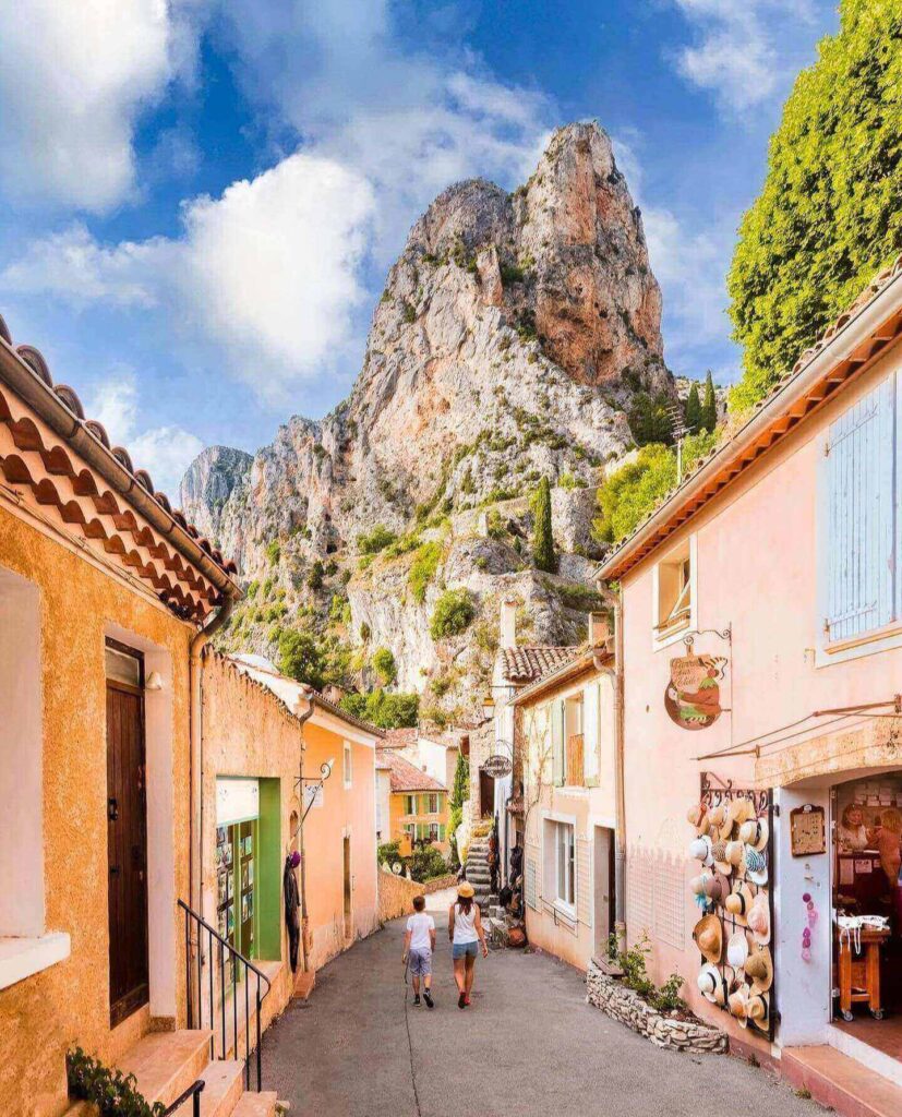 Moustiers-Sainte-Marie village surrounded by cliffs in Provence