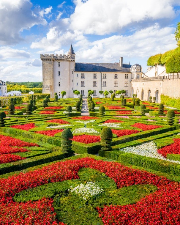Panoramic view across the gardens and château at Villandry