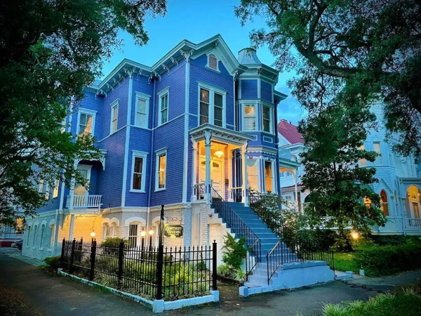 Exterior view of Amethyst Garden, a historic boutique inn and wedding venue in Savannah, Georgia.