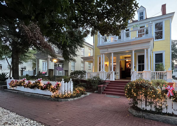 Exterior view of Azalea Inn and Villas, a historic boutique bed and breakfast in Savannah, Georgia.