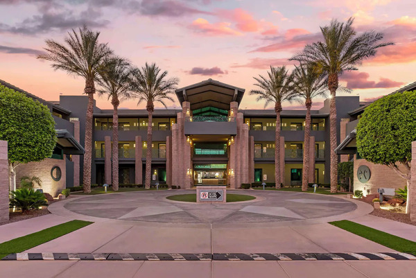 Exterior view of Best Western Plus Sundial in Scottsdale, Arizona