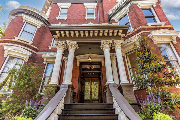 Historic exterior of Kehoe House in Savannah, Georgia, showcasing elegant Renaissance Revival architecture.