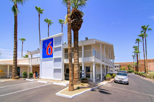 Exterior view of Motel 6 Scottsdale in Scottsdale, Arizona