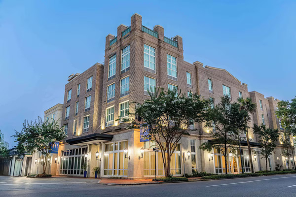 Exterior view of TRYP by Wyndham Savannah, a modern hotel in Savannah, Georgia.