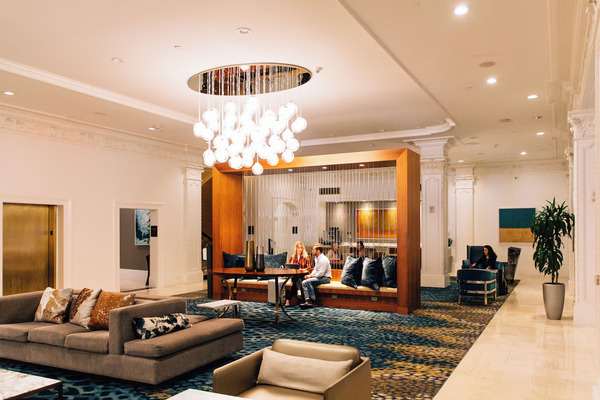 Exterior view of Club Quarters Hotel, Houston, featuring contemporary accommodations, modern business-friendly amenities, and a prime downtown location near Houston’s financial district and major attractions.