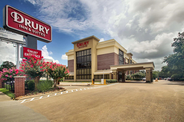 Exterior view of Drury Inn & Suites Houston Galleria, showcasing modern accommodations, family-friendly amenities, complimentary breakfast, and a convenient location near The Galleria shopping district in Houston, Texas.
