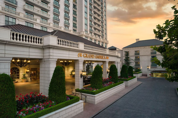 Grand America Hotel in Salt Lake City, Utah, featuring elegant architecture, luxury accommodations, upscale amenities, and beautifully landscaped grounds.