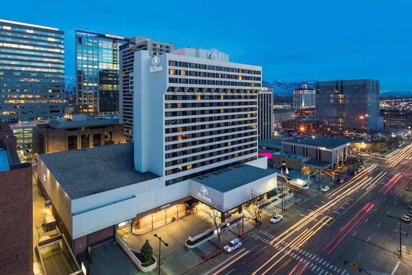Hilton Salt Lake City Center featuring contemporary guest rooms, upscale amenities, elegant accommodations, and a prime downtown location near shopping, dining, and popular Salt Lake City attractions.
